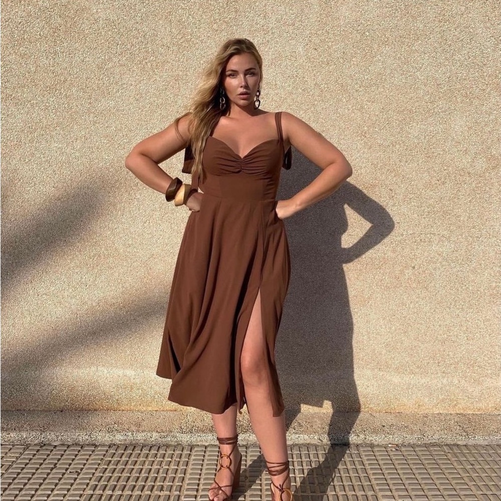 HOUSE OF CB 'Alicia' Cocoa Midi Sundress - Picture 5 of 13